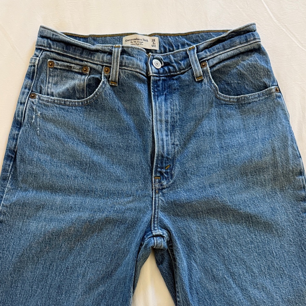 Abercrombie & Fitch Womens The 90s Straight Ultra High Rise 28 / 6R Jeans